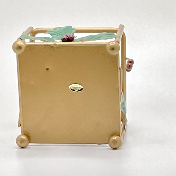 Holly/Berry Candle‎ Holder - Picture 3 of 5